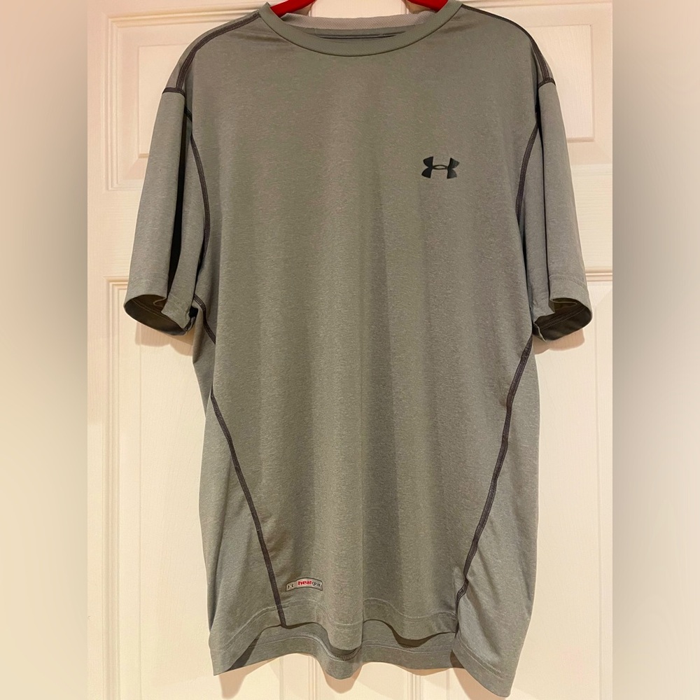 🔴3/$10🔴Under Armour Heat Gear large form fitting shirt